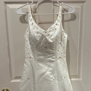 Elegant White Floral Embroidered Beaded V-Neck Strap Dress